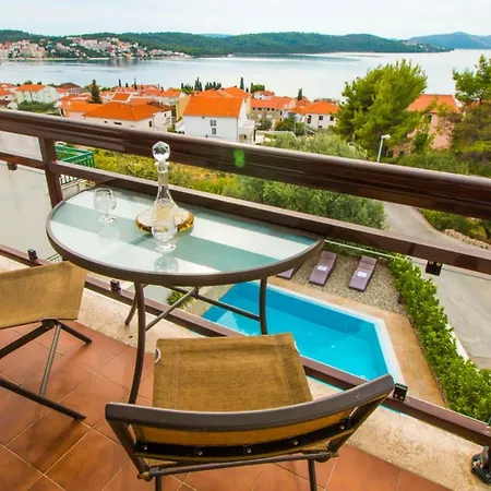 Nia With Pool Daire *