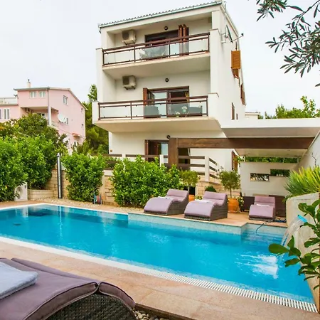 Nia With Pool Apartment Trogir