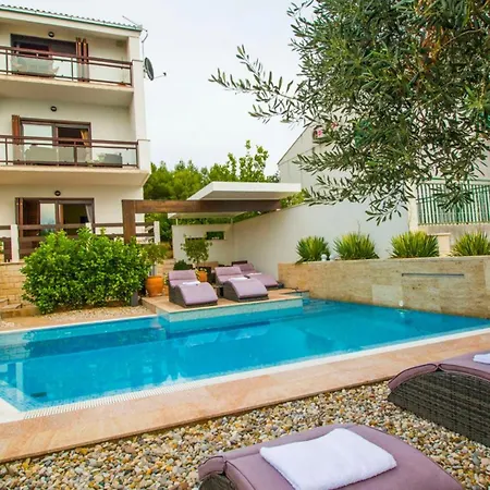 Apartment Nia With Pool *