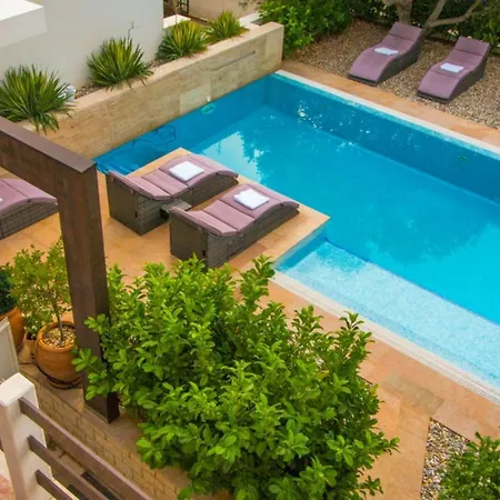 Apartament Nia With Pool *